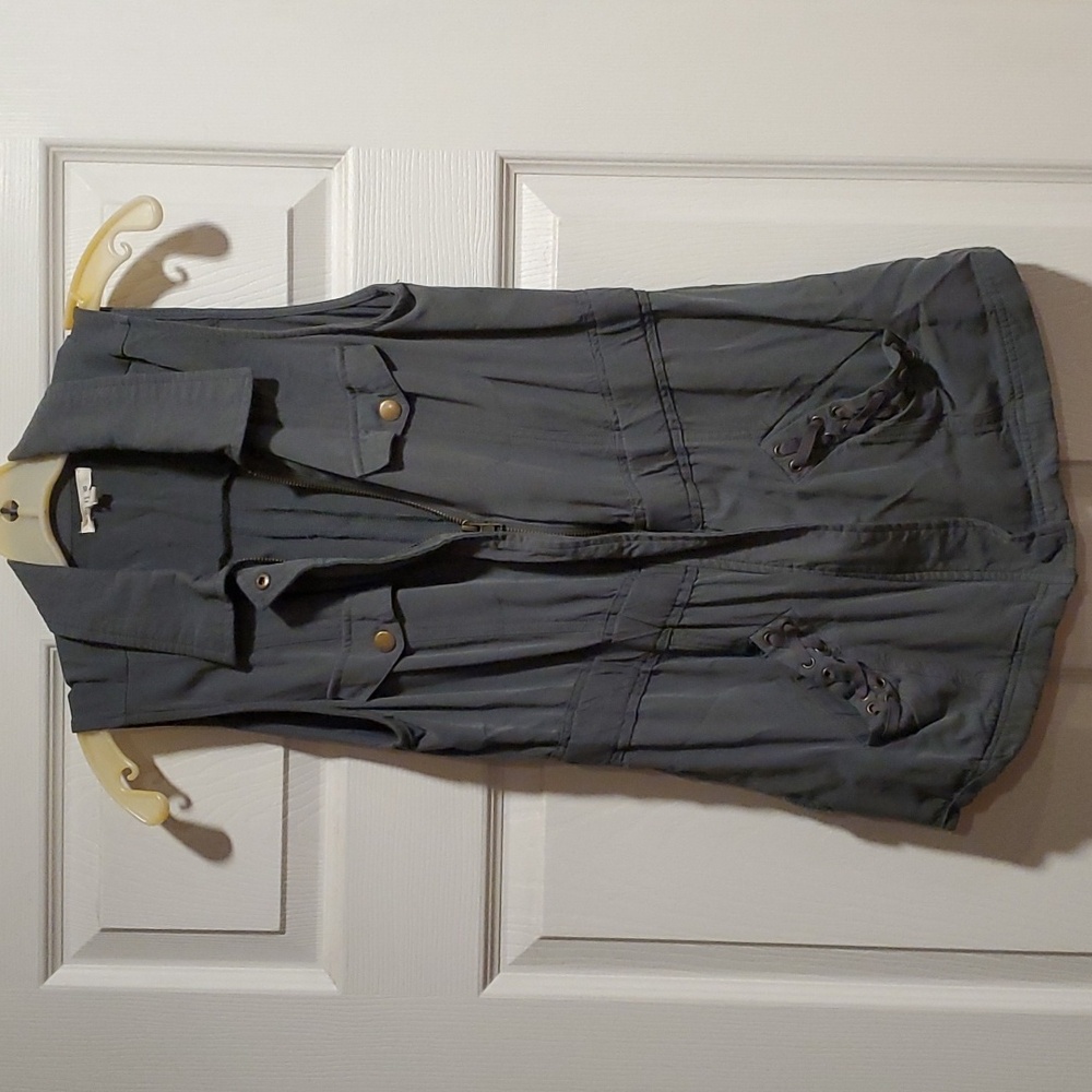Sleeveless jacket